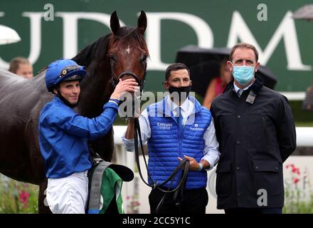 Jockey William Buick célèbre après avoir remporté les JUddmonte International Stakes (British Champions Series) sur Ghaiyyath lors de la première journée du Yorkshire Ebor Festival à l'hippodrome de York. Banque D'Images