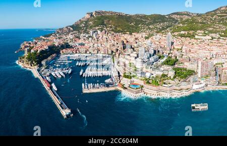 Port de Monte Carlo vue panoramique aérienne à Monaco. Monaco est un pays sur la côte d'Azur près de la France en Europe. Banque D'Images