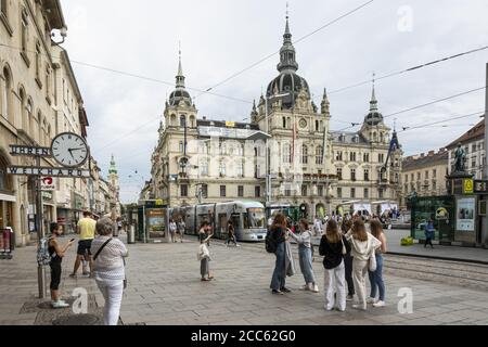 Graz, Autriche. Août 2020. Vue panoramique sur la place Hauptplaz dans le centre-ville historique Banque D'Images