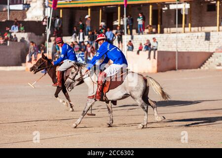 LEH, INDE - 24 SEPTEMBRE 2013 : joueurs de polo non identifiés au match du festival Ladakh à Leh, Ladakh Banque D'Images