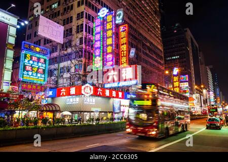 HONG KONG - 19 MARS 2013 : l'autobus est un des transports publics populaires de Hong Kong en Chine Banque D'Images