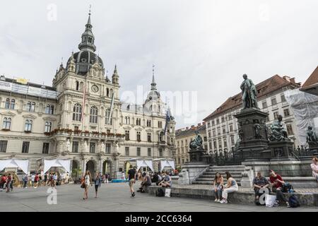 Graz, Autriche. Août 2020. Vue panoramique sur la place Hauptplaz dans le centre-ville historique Banque D'Images