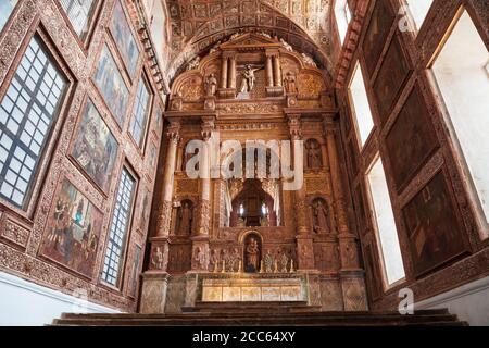 GOA, INDE - 28 février 2012 : l'intérieur de l'église catholique à Old Goa en Inde Banque D'Images