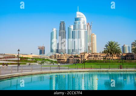 Dubaï, Émirats arabes unis - le 24 février 2019 : Promenade près de la tour Burj Khalifa et le Dubai Mall à Dubaï en Émirats Arabes Unis Banque D'Images