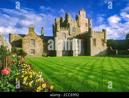 Vue sur le jardin du château de Mey à Caithness, en Écosse du Nord ROYAUME-UNI Banque D'Images