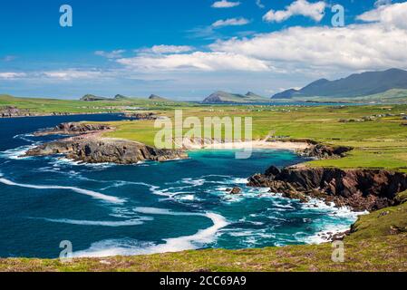 Vue sur Clogher Beach, péninsule de Dingle, Co Kerry, Irlande Banque D'Images