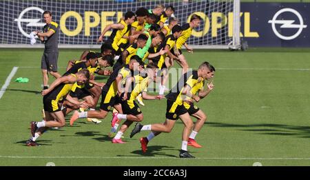 Ville de Dortmund, Allemagne. 19 août 2020. Firo: 19.08.2020, football, 1.Bundesliga, saison 2020/2021, BVB, Borussia Dortmund, entraînement, sprint tubing, | usage dans le monde crédit: dpa/Alamy Live News Banque D'Images