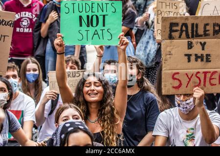 Un niveau d'étudiants proteste dans le centre de Londres contre le gouvernement et leurs résultats ont baissé en raison de Covid-19. 10/08/20 Banque D'Images