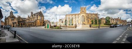 Vue panoramique de l'abbaye de Sherborne et de St Johns Almshouse à Sherborne, Dorset, Royaume-Uni, le 18 août 2020 Banque D'Images