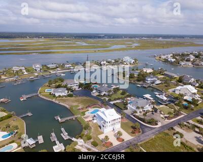 Vue aérienne de Garden City Beach en Caroline du Sud avec Murrells Inlet en arrière-plan. Banque D'Images
