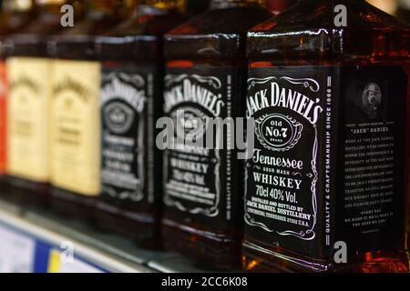 Tyumen, Russie-12 juillet 2020 : Whiskey Jack Daniels en magasin. Whiskey américain le plus vendu au monde. Banque D'Images