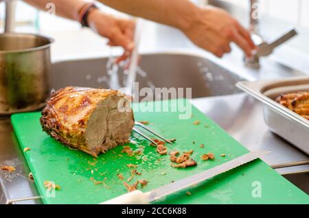 Focus premier filet de porc flou laver les mains sur le fond Banque D'Images