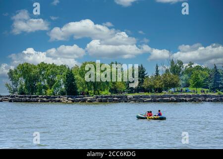 Sur la rivière Credit avec des crasseux en caoutchouc sur la rivière Credit à Port Credit, Ontario, Canada Banque D'Images