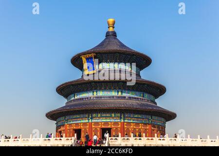 Beijing, Chine - 17 octobre 2014 - beaucoup de touristes visitant le Temple du ciel (Tiantan), Beijing, Chine. Banque D'Images