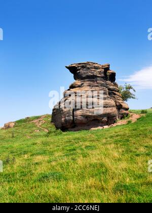 Formation de roches de Gritstone dans la vallée de Crimple près de Spofforth Harrogate North Yorkshire Angleterre Banque D'Images