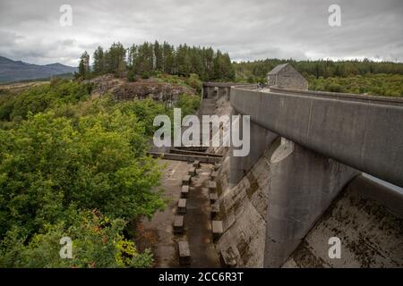 Barrage de Maentwrog à Llyn Trawsfynydd, pays de Galles Banque D'Images