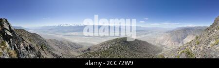 panorama depuis Black Mountain, vue sur la vallée d'Owens jusqu'à Les Palisades dans les montagnes de la Sierra Nevada Banque D'Images