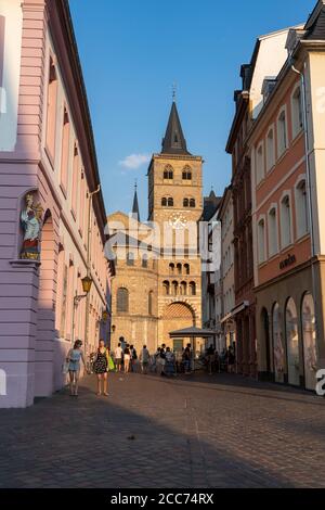 Cathédrale Saint-Pierre de Trèves, la plus ancienne église d'Allemagne, à Trèves, Rhénanie-Palatinat, Allemagne Banque D'Images