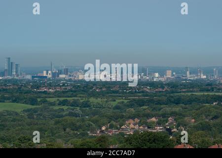 Vue sur le centre-ville de Manchester depuis Werneth Low. Banque D'Images