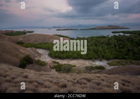 Le paysage du parc national de Komodo en Indonésie. Banque D'Images