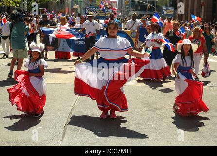 Parade de la journée dominicaine dans le centre-ville de New York. Banque D'Images