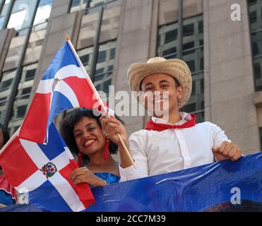 Parade de la journée dominicaine dans le centre-ville de New York. Banque D'Images