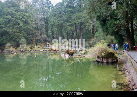 Chiayi County, Taïwan - Jiemei (Sister) Lacs dans la zone panoramique nationale d'Alishan, Chiayi County, Taïwan. Banque D'Images