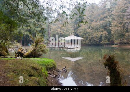 Chiayi County, Taïwan - Jiemei (Sister) Lacs dans la zone panoramique nationale d'Alishan, Chiayi County, Taïwan. Banque D'Images