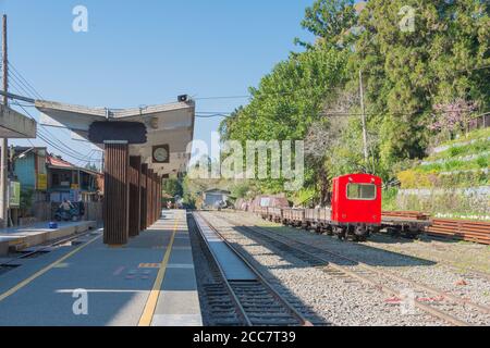 Gare de Fenqihu dans le canton de Zhuqi, comté de Chiayi, Taïwan. Le chemin de fer de la forêt d'Alishan est un réseau de 86 km de chemin de fer étroit 762mm. Banque D'Images