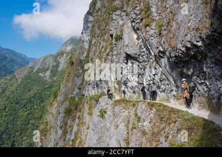 Hualien, Taïwan - falaise de Zhuilu à Zhuilu Old Road dans le parc national de Taroko, Xiulin, Hualien, Taïwan. Banque D'Images