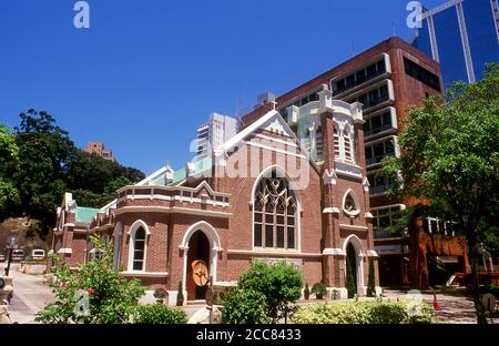 Chine : l'église anglicane St Andrew date du début du XXe siècle, Nathan Road, Kowloon, Hong Kong. À l'origine une zone peu peuplée de villages agricoles et de pêcheurs, Hong Kong est devenu l'un des plus importants centres financiers et ports commerciaux du monde. Il est le dixième exportateur et le neuvième importateur au monde. Hong Kong est devenue une colonie de l'Empire britannique après que l'Empire Qing a cédé l'île de Hong Kong à la fin de la première Guerre de l'opium en 1842. Banque D'Images