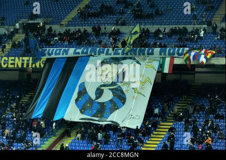 Milan, 28 janvier 2010, Stade 'G.MEAZZA SAN SIRO', championnat de football de la coupe d'Italie 2009/2010, FC Inter - FC Juventus: Inter fans avec une chorégraphie pour l'anniversaire de José Mourinho Banque D'Images