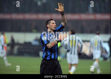 Milan, 28 janvier 2010, Stade 'G.MEAZZA SAN SIRO', Championnat de football de l'Italie coupe 2009/2010, FC Inter - FC Juventus: Marco Materazzi accueille les fans à la fin du match Banque D'Images