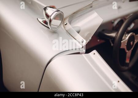 Cannes France - 3 juillet 2018 : rallye de voitures rétro. Rallye de voitures rétro. Porsche 550 Spyder Banque D'Images