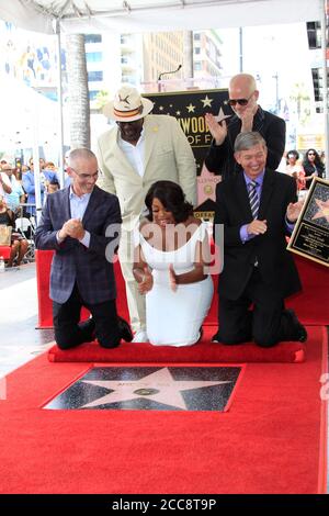 LOS ANGELES - JUL 11: Mitch O'Farrell, Cedric The Entertainer, Niecy Nash, Ryan Murphy, Leron Gubler à la Niecy Nash honoré avec une étoile sur le Hollywood Walk of Fame le 11 juillet 2018 à Los Angeles, CA Banque D'Images