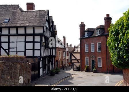 Church Lane, Ledbury, Herefordshire, Angleterre, avec Church House, le bâtiment à colombages, sur la gauche Banque D'Images