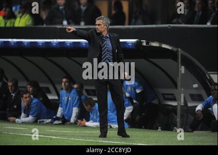 Milan, Italie , 20 avril 2010, Stade 'G.MEAZZA SAN SIRO', Ligue des champions de l'UEFA 2009/2010, FC Inter - FC Barcelone: L'entraîneur Inter Jose Mourinho pendant le match Banque D'Images