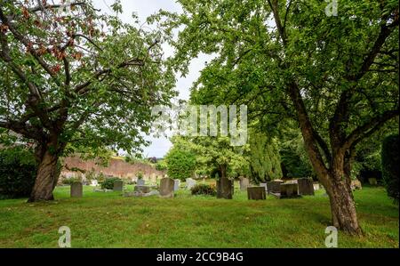 Cimetière de l'église St Bartholomew à Otford, Kent, Royaume-Uni. L'église Saint-Bartholomée d'Otford est un bâtiment classé de classe 1. Banque D'Images