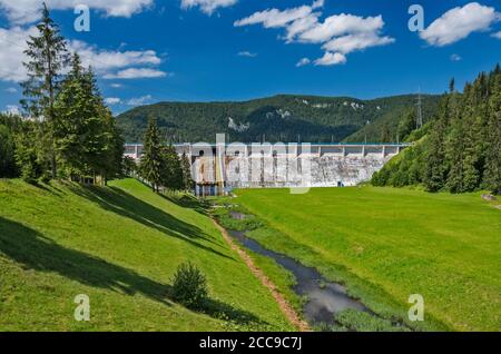 Barrage sur la rivière Hnilec, réservoir de Palcmanska Masa, région du Karst slovaque, montagnes de l'Ore slovaque, parc national du Paradis slovaque, région de Kosice, Slovaquie Banque D'Images