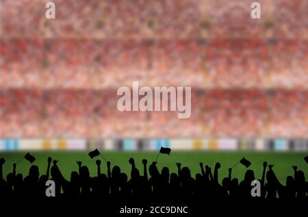 Silhouettes de fans de football au stade Banque D'Images