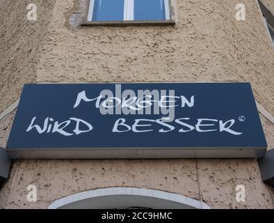 Berlin, Allemagne. 19 août 2020. Vue sur le lettrage du pub local 'Morgen wird besser' à Berlin-Lichtenberg. La police enquête sur un incendie criminel et examine un motif politique. Credit: Paul Zinken/dpa-Zentralbild/ZB/dpa/Alay Live News Banque D'Images