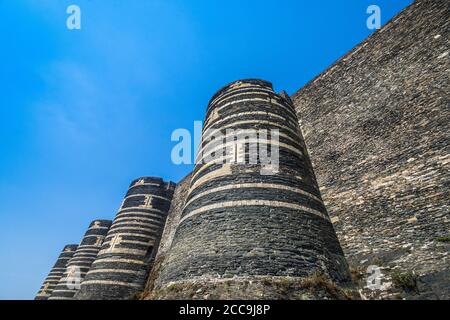 Imposantes tours défensives du XIIIe siècle Château d'Angers - Angers, Maine-et-Loire, France. Banque D'Images