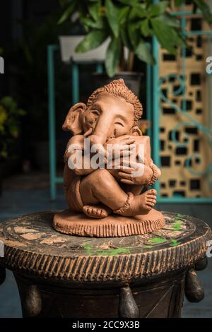 Maison faite écologique ganesha ou ganpati idol pour ganesh Chaturthi ou festival Banque D'Images