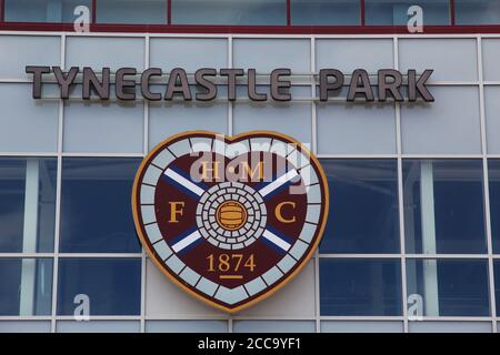 Parc Tynacastle et logo de l'équipe à l'entrée du Stade de football Hearts à Édimbourg Banque D'Images