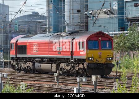 DB Schenker locomotive de transport diesel de classe 66 à la gare de Warrington Bank Quay. Banque D'Images