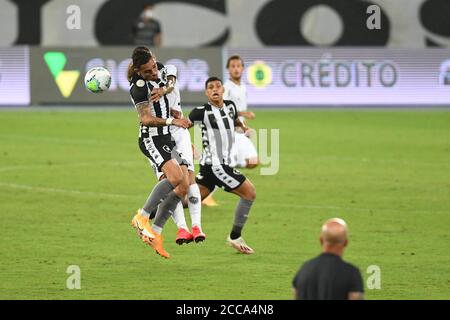 Rio, Brésil - 19 août 2020: Joueurs en match entre Botafogo et Atletico-MG par championnat brésilien dans le stade Nilton Santos Banque D'Images
