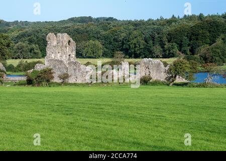 Le château d'Ogmore est un château classé de catégorie I situé près du village d'Ogmore-by-Sea, dans la vallée de Glamourgan, au sud du pays de Galles. Banque D'Images