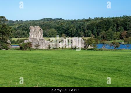 Le château d'Ogmore est un château classé de catégorie I situé près du village d'Ogmore-by-Sea, dans la vallée de Glamourgan, au sud du pays de Galles. Banque D'Images