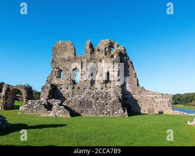 Le château d'Ogmore est un château classé de catégorie I situé près du village d'Ogmore-by-Sea, dans la vallée de Glamourgan, au sud du pays de Galles. Banque D'Images