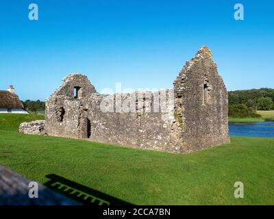 Le château d'Ogmore est un château classé de catégorie I situé près du village d'Ogmore-by-Sea, dans la vallée de Glamourgan, au sud du pays de Galles. Banque D'Images